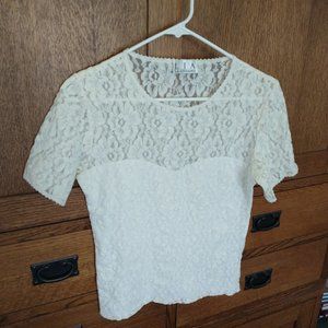 LACE TOP - Lace Short Sleeve Top
